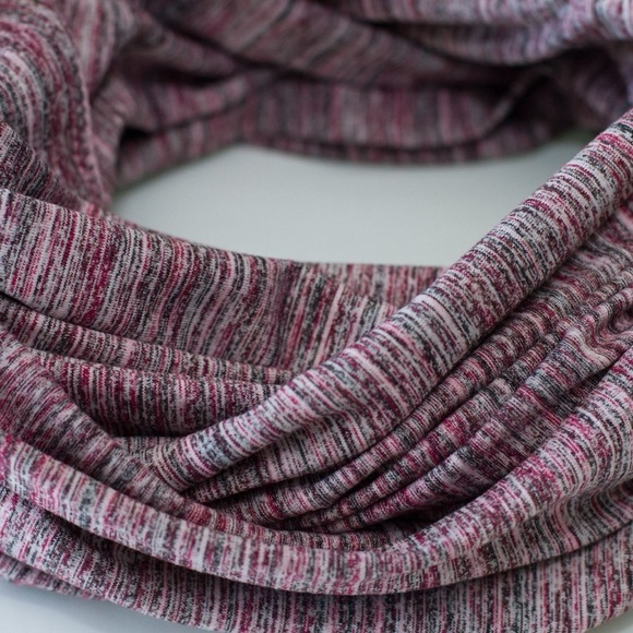 Lululemon | Vinyasa Scarf & Adjustable Yoga Wrap in Space Dye Camo Berry Rumble - Picture 11 of 14